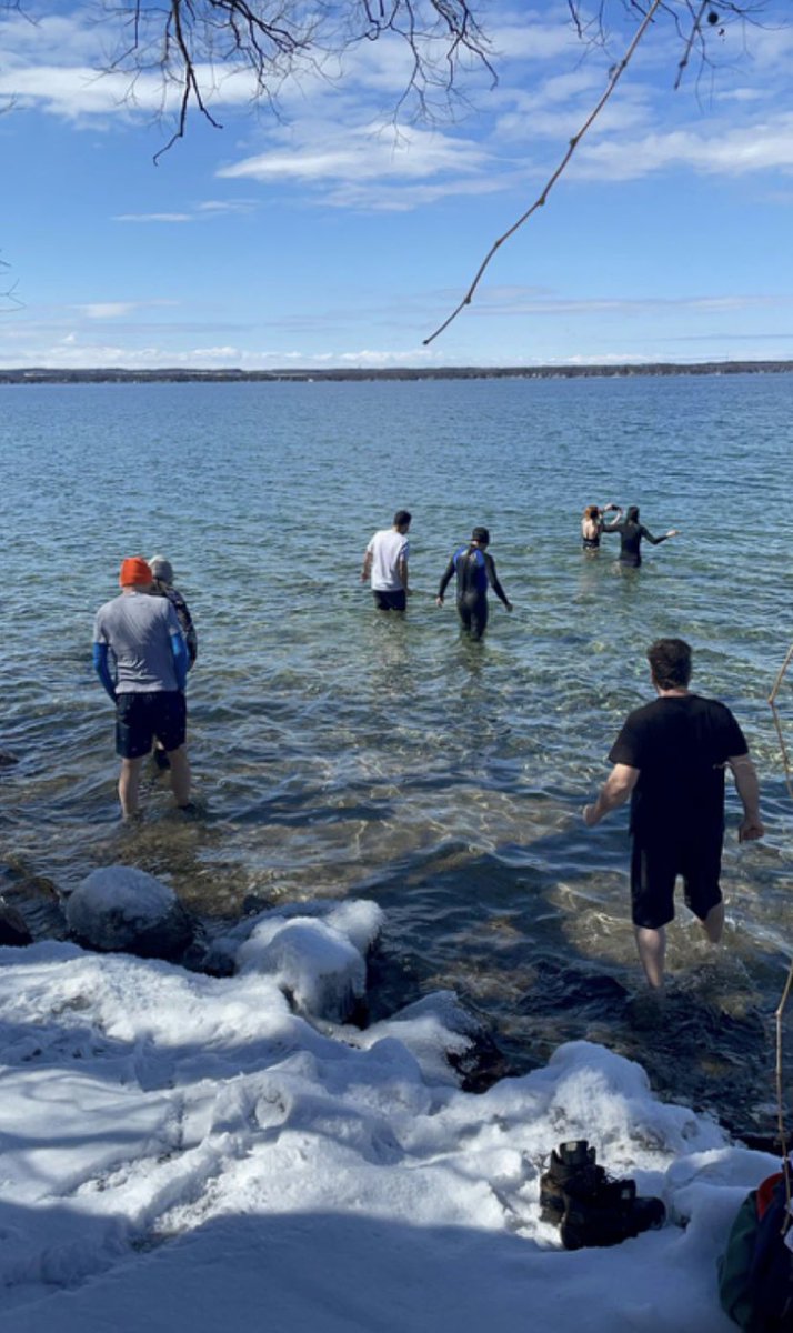 A year ago, @WSJ’s Evan Gershkovic was arrested in Russia while on a reporting assignment. He’s been held there on false charges of espionage. I joined journalists from the Journal + @globeandmail for a cold-water dip in Lake Simcoe to call for his release. #IStandWithEvan