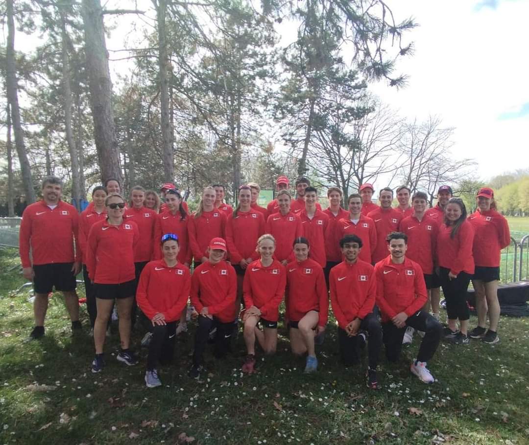CC/TF Head Coach Chris Belof (back row, second from right) is pictured with Team Canada at the World Athletics Cross Country Championships in Belgrade, Serbia, today ahead of competitions. Belof is serving as Head Coach for the event. 

📸: <a href="/athleticscanada/">Athletics Canada</a>

#goredsgo