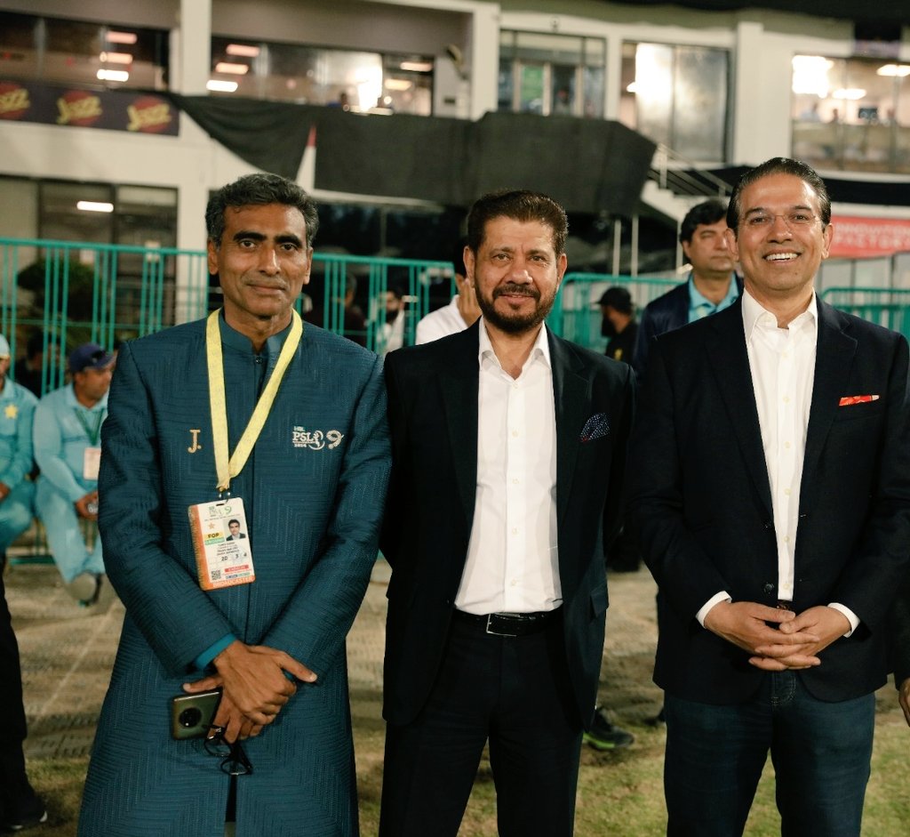 Was a pleasure to meet the CEO of Inverex Pakistan, @MZakirAli914 Sb & the owner of third time champions @IsbUnited, @AliNaqvi808 Sb. They have a major role in making the @thepslt20 a huge success in global franchise cricket. Many congratulations to both on a great tournament.