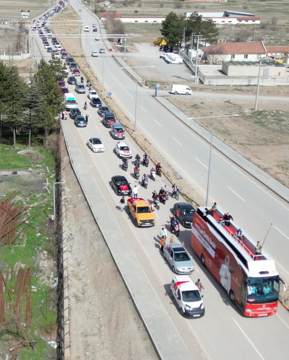 Çankırı tarihinin en geniş katılımlı konvoyu 💪

Emniyetten sayı almadık, tek tek kendimiz saydık. Tam 1183 araç konvoyumuza katıldı 😎

Tüm katılımcılara tek tek teşekkür ediyor, hepinizi yarın akşam Kent Meydanımızdaki zafer kutlamalarına davet ediyorum.