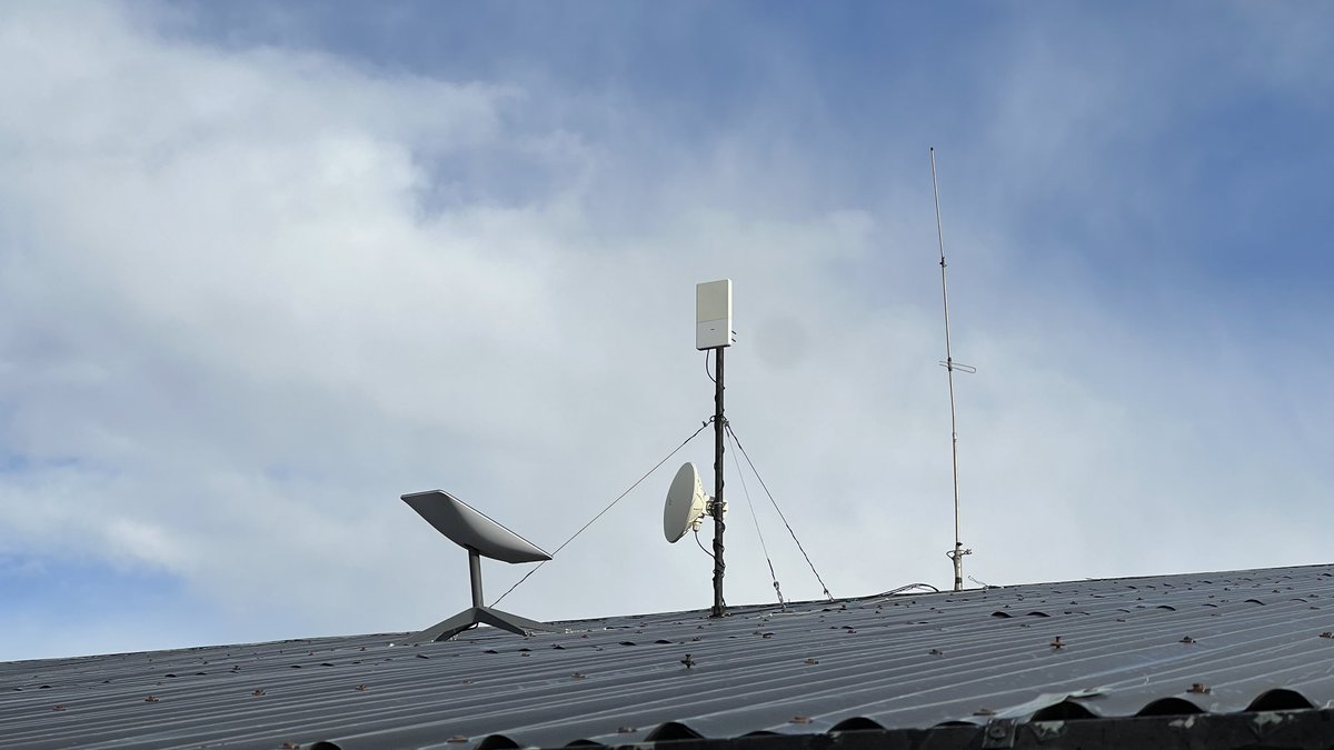 Hats off to <a href="/SpaceX/">SpaceX</a> <a href="/Starlink/">Starlink</a> <a href="/elonmusk/">Elon Musk</a> ! Connectivity in one of the remotest places on earth #torresdelpaine #patagonia #chile. Saw the same on #rapanui #EasterIsland 

As a #starlink subscriber, it would be great option to connect to this instead of no cell service !