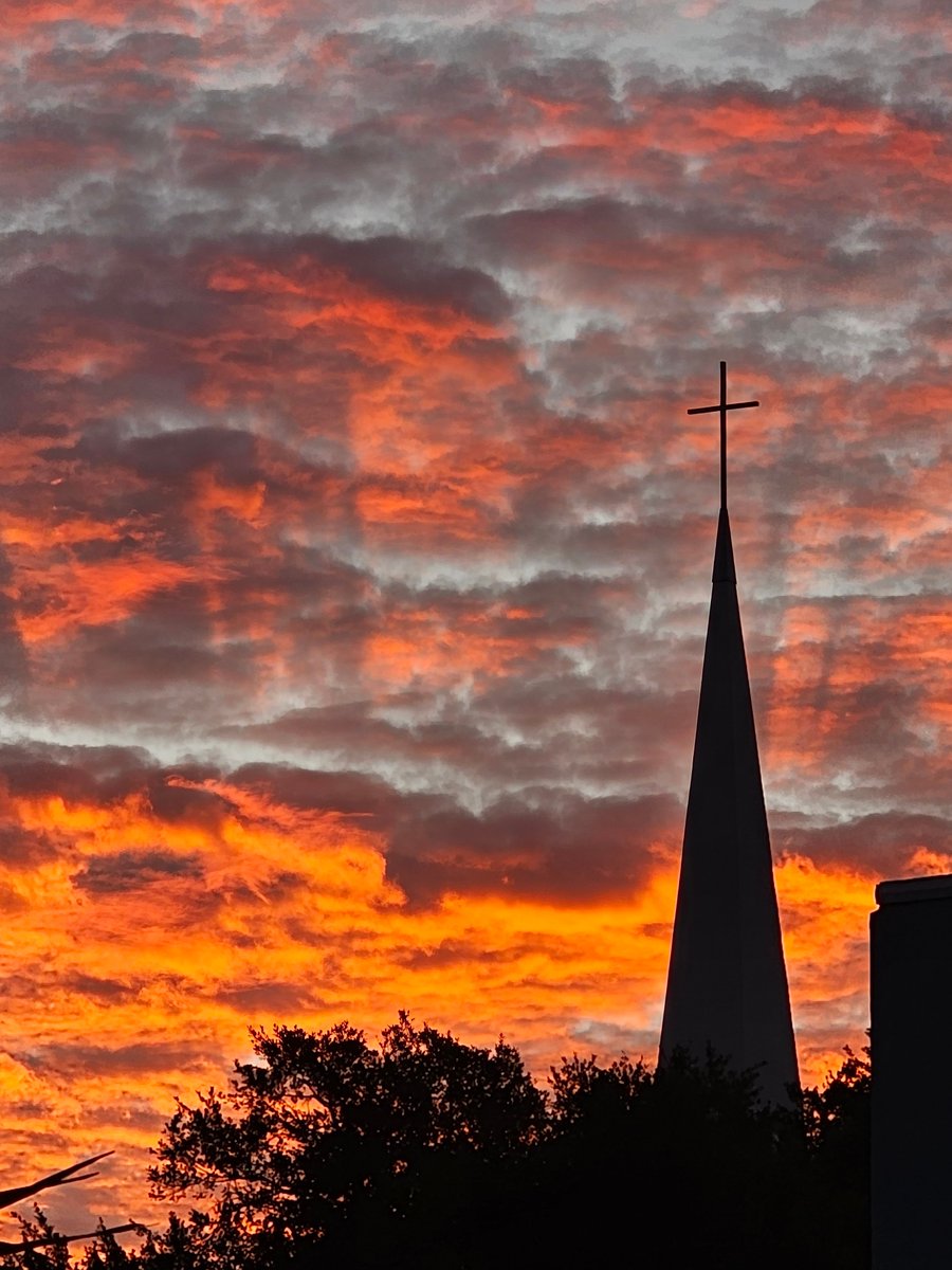 FlaKeysResorts's tweet photo. 📷📷📷 Embrace the tranquility of Easter weekend with a breathtaking Key West sunrise, framed by the iconic steeple of Key West United Methodist Church. It's a sacred moment where the island's spirituality intertwines with the awe-inspiring beauty of a new day. 📷📷 Let the serenity of this scene fill your soul and inspire gratitude for life's blessings.
#EasterWeekend #KeyWestSunrise #IslandSpirituality #MorningSplendor #TropicalBeauty #EasterBlessings 📷