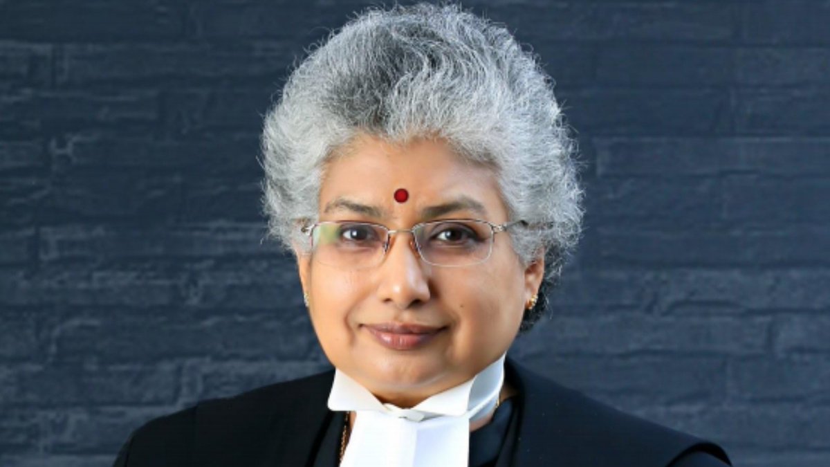 MumbaichaDon's tweet photo. I was so correct in my 2 days old Tweet!
🔥SC judge BV Nagarathna expresses concerns about State
Governors becoming points of litigation for either denying assent to bills or for sending bills to President for Consideration!
🔥This LEFTIST “Judge" is referring to Governors of #Kerala, #Bengal & #Karnataka & #TamilNadu which are all Non-BJP Parties ruled States.
🔥Which bills were either rejected or sent to President by Governors of those 3 States, Arif Mohammed Khan, C. V. Ananda Bose, Thawar Chand Gehlot & R. N. Ravi? Those bills are:-
🌵Bill to remove Governor as “Defacto" Chancellor of Universities in the State, so that State Govt can appoint IT'S Preferred Person to run their agenda via Education.
🌵Bill to Tax Hindu Temples so that Temple Money can be spent for other religions & their structures.
🌵Refusal to give oath to a Tainted Minister who is CONVICTED by HC & same conviction is ONLY Stayed by SC.
And Madam Judge wants these Strict & Rules-Conscience driven Governors to give BLIND Assents to any Crap passed as bills by THOSE 4 Secular State Govts.
She is in line to become CJI from Sept 24, 2027 to Oct 29, 2027, which will be very difficult period for #Modi 3.0! Silver lining is that she will be in chair ONLY for 36 days!