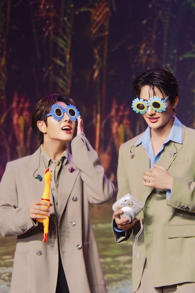 YILOVEY's tweet photo. Today fanmeet is one of the cutest. 
With light and fun atmosphere. I really really enjoy it. 🥹🥹

#EMMemoriesofYouinVN #เอิร์ทมิกซ์ #EarthMix #Earthpirapat #mixxiw @Earth_Pirapat @wixxiws https://t.co/ZeBGcUBsat