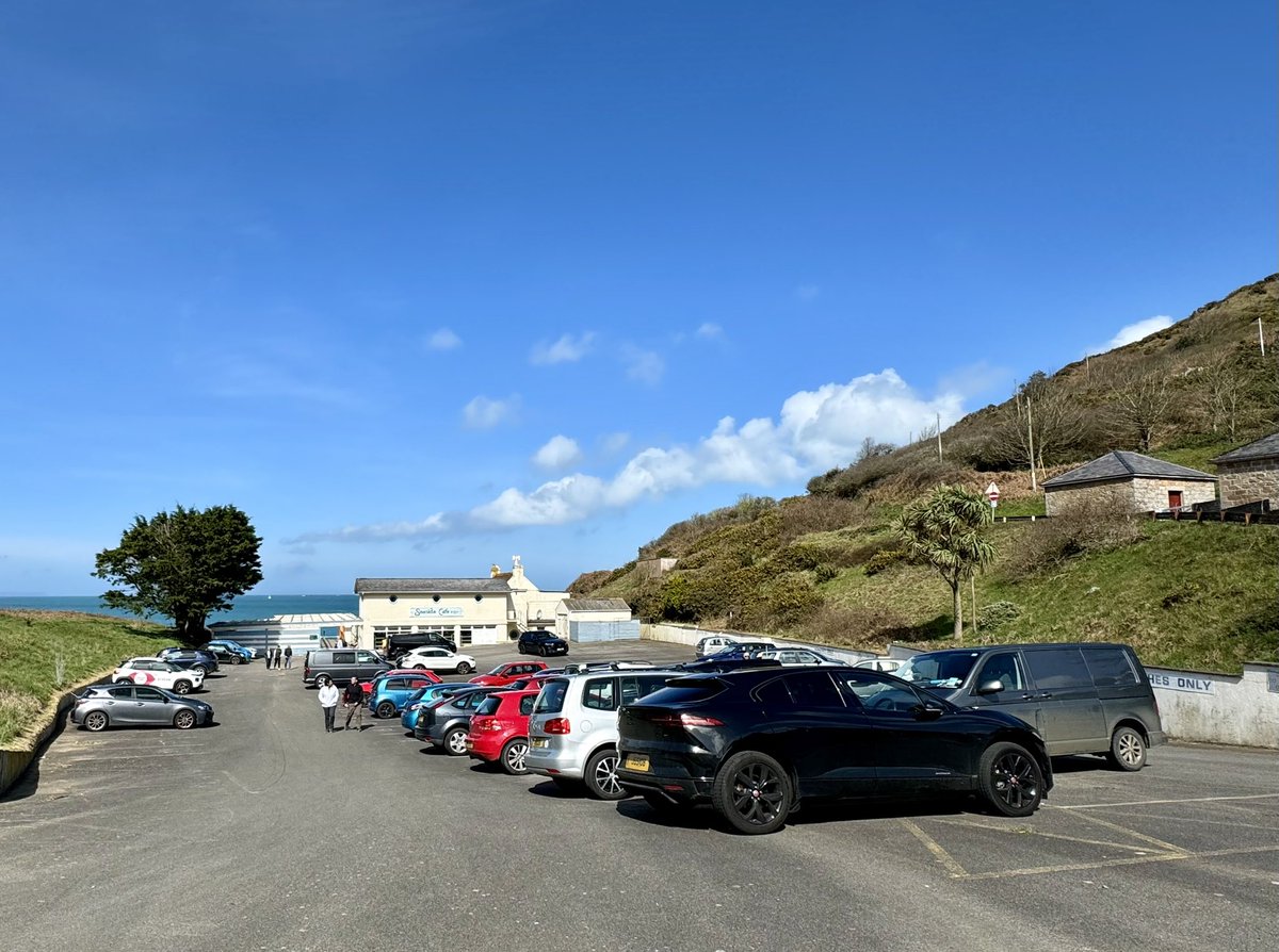 Great to see Greve de Lecq car park back in action. Thanks to @NatTrustJersey for pulling out all the stops to get it open for Easter ☀️☀️