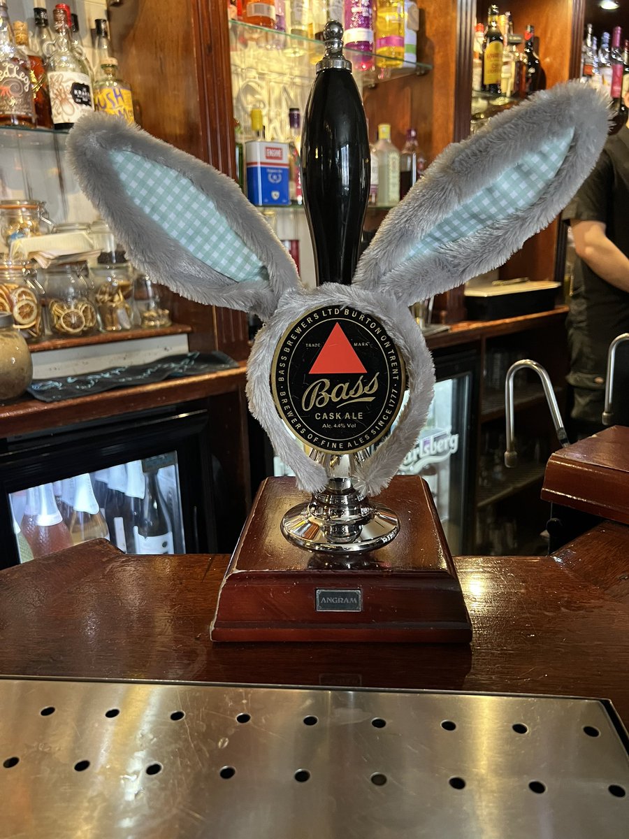 TheHuntersArms's tweet photo. Bass Bunny Day @thewickingman @CCrawfordDT #beerofthreuniverse https://t.co/rxzF5aQk14