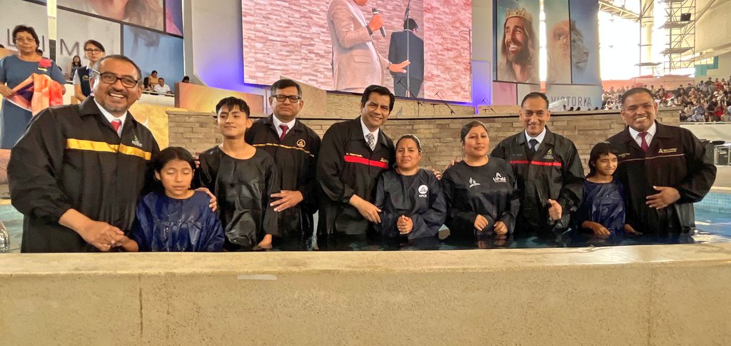 AdventistasAPCE's tweet photo. ✨️¡Hay fiesta en el cielo! 👑

📍IASD Villa Unión: En el 7mo día de la caravana de esperanza en el marco de  #SemanaSanta,  muchas personas decidieron entregar su vida a Jesús y nacieron de nuevo en las aguas del bautismo. 💙🙌

#LaÚltimaVictoria #APCE https://t.co/ZgtOznSNxi