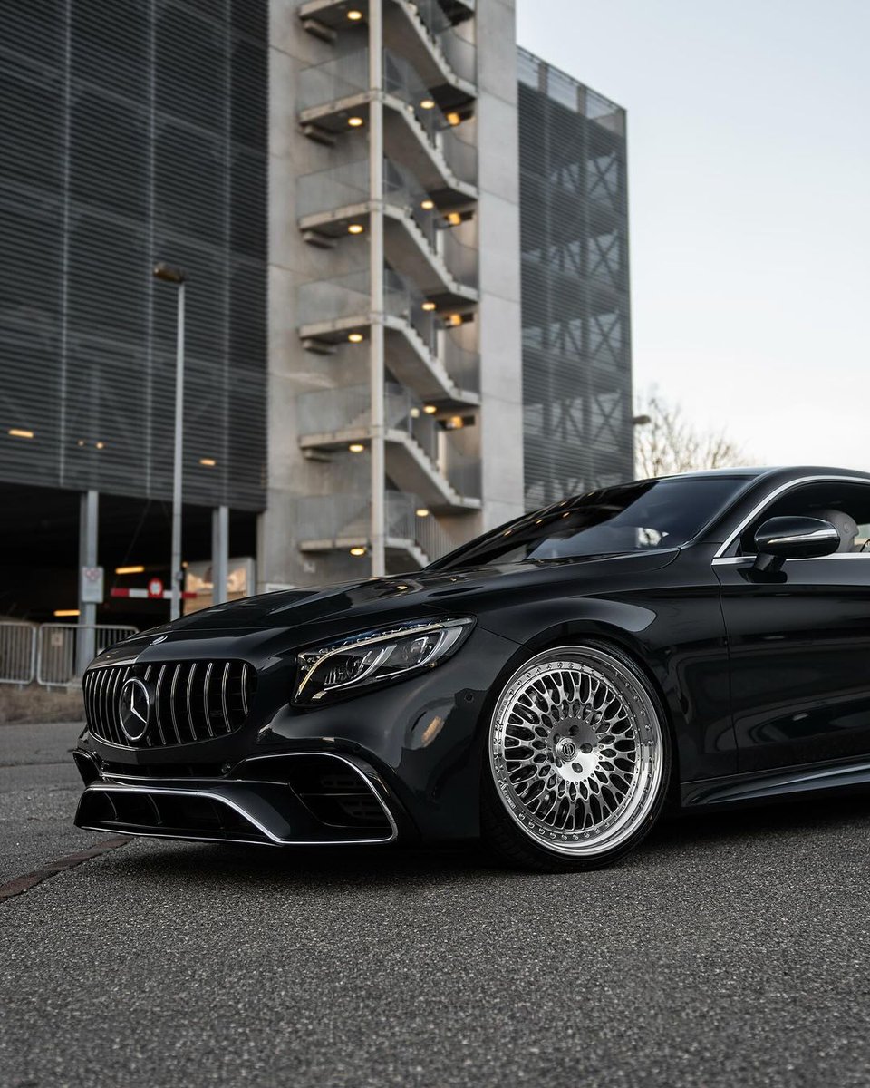 Mercedes BRABUS S63 COUPE Country stamps Germany Number of doors 2 Number of seats 4 Acceleration to 100 km /h 3.5 sec Max power 612.L.S Number of cylinders 8 Number of valves per cylinder 4 #drivinghero #carlifestyle #car #cars #supercar #supercars #auto #automotive #blacklist