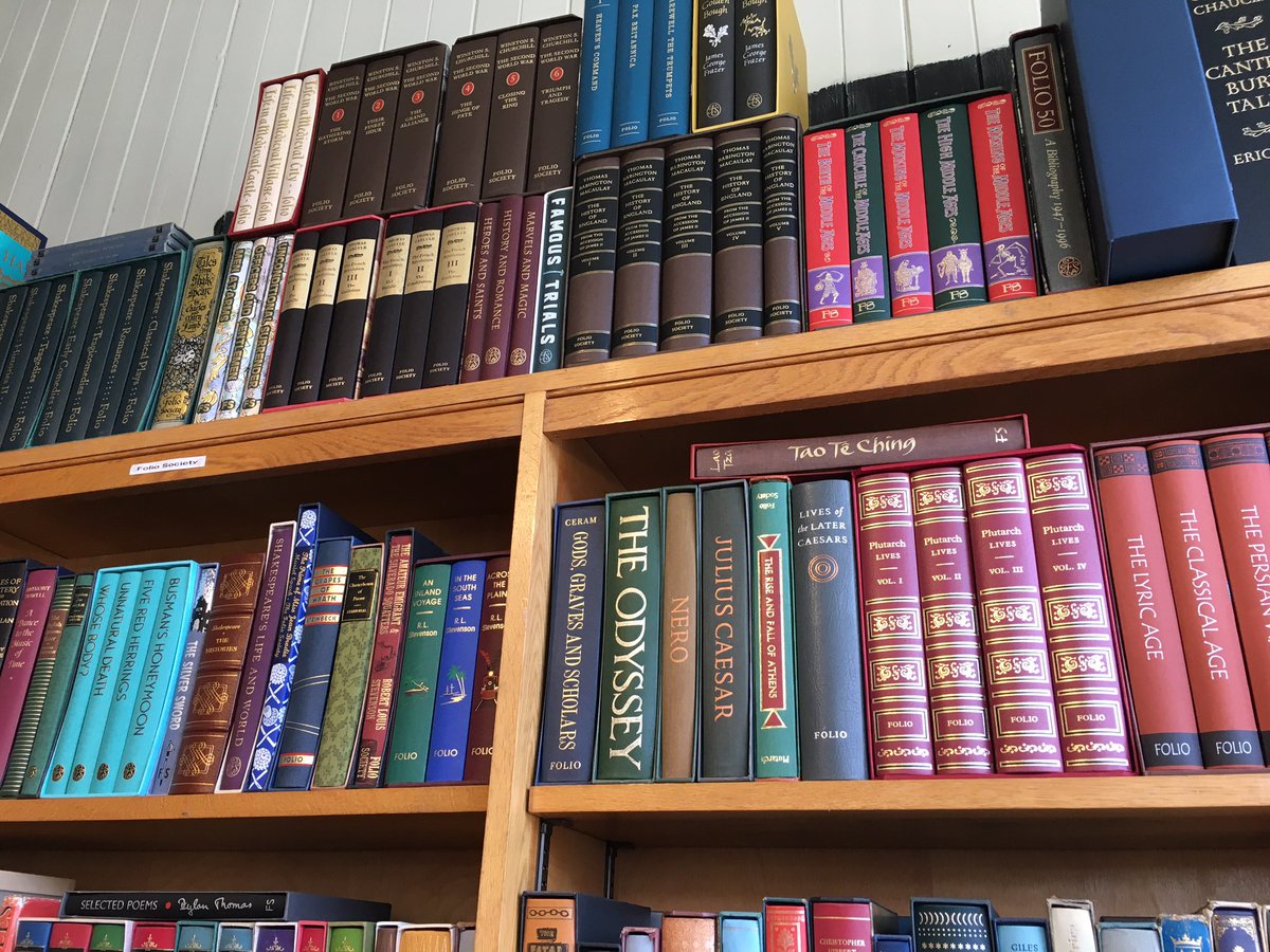 winterduck04's tweet photo. found the most beautiful rare books shop <3 https://t.co/uZhNBl9ohD