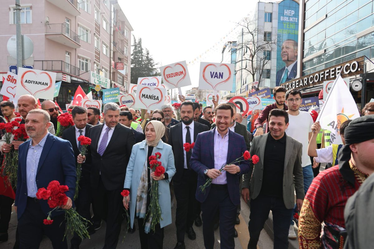 Fırat Aslanbaş (@f_aslanbas) on Twitter photo Sevgiyle, hoşgörüyle, azimle, inançla, kararlılıkla yürüyoruz;
El ele, hep birlikte geleceğe yürüyoruz SİNCAN!
Grup Başkanvekilimiz ve Milletvekilimiz Sn. <a href="/leylasahinusta/">Dr. Leyla Şahin Usta 🇹🇷</a>, Ankara Milletvekilimiz Sn. <a href="/fethanbaykoc/">Ahmet Fethan Baykoç</a>, Sincan Belediye Başkanımız Sn. <a href="/MuratErcan0606/">Murat Ercan</a> İlçe Başkanımız Sevgiyle, hoşgörüyle, azimle, inançla, kararlılıkla yürüyoruz;
El ele, hep birlikte geleceğe yürüyoruz SİNCAN!
Grup Başkanvekilimiz ve Milletvekilimiz Sn. <a href="/leylasahinusta/">Dr. Leyla Şahin Usta 🇹🇷</a>, Ankara Milletvekilimiz Sn. <a href="/fethanbaykoc/">Ahmet Fethan Baykoç</a>, Sincan Belediye Başkanımız Sn. <a href="/MuratErcan0606/">Murat Ercan</a> İlçe Başkanımız