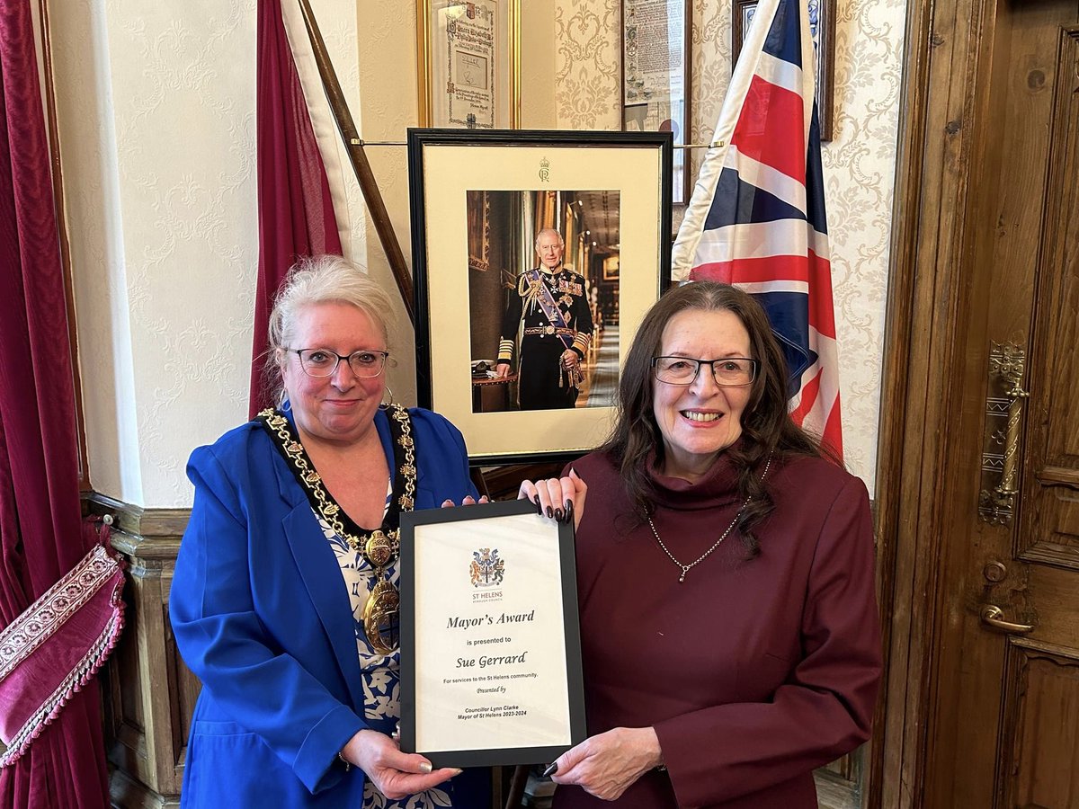 An honour to present local historian & author, Sue Gerrard, with Mayor's Award for community spirit, commitment & passion for St Helens alongside her partner Rob👏 We talked about her life, work & travels - she's attended many Mayoral events & it's always a pleasure to catch up!