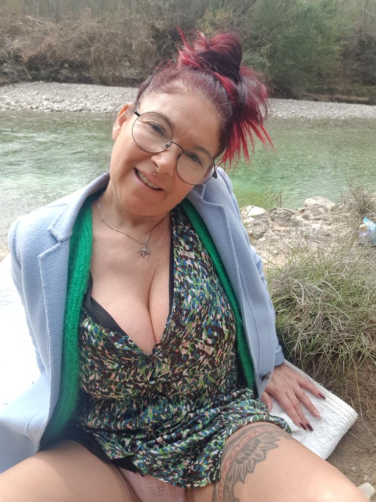 Carolaptitebomb's tweet photo. Avant goût en photos de ma vidéo partie à la découverte d'une magnifique rivière afin de vous faire une jolie excibe pour vous souhaitez un bon week-end de pâques mes cokinoux et mes fans...abonnés vous pour voir cette vidéo très cokinette👯‍♀️🐰🐇🐣🥚🍫🔞💋 https://t.co/cQqbEplTpC