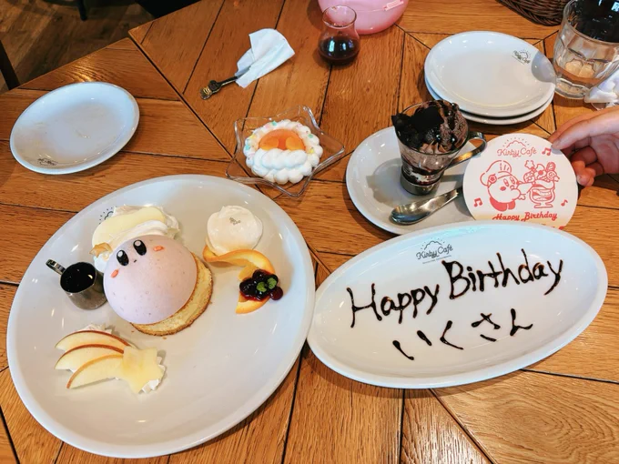 iku(REN)さん、えるてニキ、バガニキさんとカービィカフェ行きました(写真許可あり)久しぶりに東京遊びに来れて嬉しいそのあとは上野ヤマシロヤ行ったり、ボドゲカフェ行ったりしたみんな遊んでくれてありがとー!今日はikuさんと宿泊です 