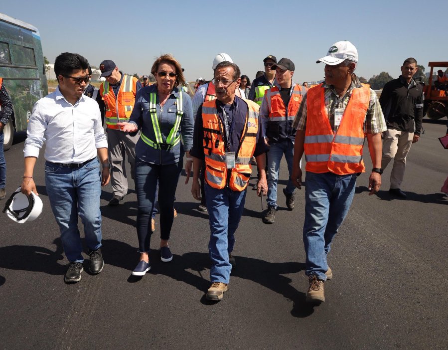vicentatecuenta's tweet photo. La semana santa fue una cortina de humo para el gobierno de Arévalo, saben que han hecho NADA por la población, saben que no hay obras, ni acciones de gobierno, saben que pronto cumplirán los 100 días y de sus ofrecimientos hay NADA. 

Por eso 2 Ministros y un presidente decidieron darle circo al pueblo y pagar medios de comunicación para que los cubrieran haciendo payasadas en las playas, en los buses o en las procesiones. 

La delincuencia creció 
El hambre traerá muerte de niños 
Las carreteras entrarán en colapso
El desgobierno de Arévalo será evidente 

No trajeron primavera, Bernardo mintió