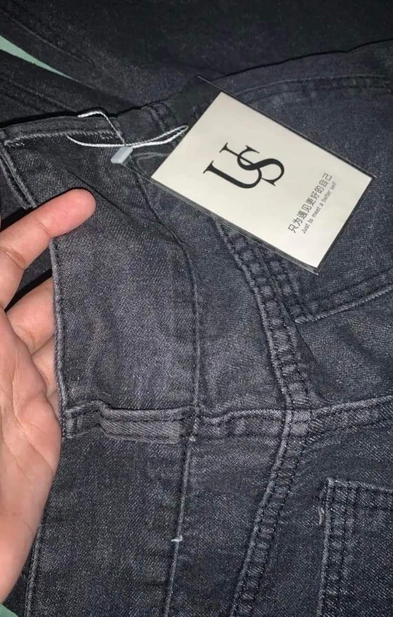 spill_spil's tweet photo. Nemu jeans highwaist yg bnr2 highwaist😍
Jeans nya gak kaku,harga murah tp dapet jeans sekerennn ini🖤 ada aksen double button yg makin fashionable bgt, cutting bawahnya cantik jahitan rapi 😭🥰
Belinya disini 
https://t.co/JjjX19XpxG
https://t.co/JjjX19XpxG https://t.co/8vS60Vsu62