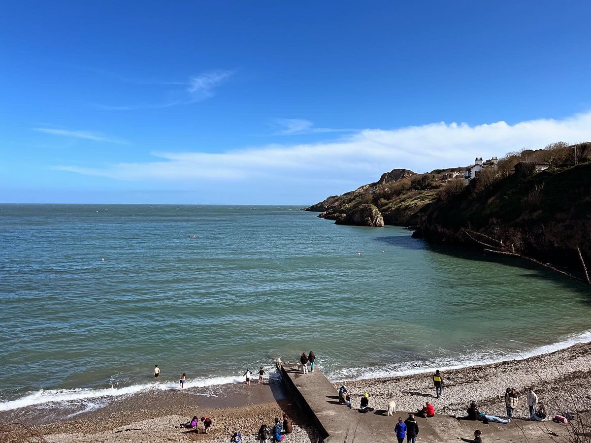 @AtBarristers…there were so many people swimming you’d swear it was Summer! (Reader, the water did not feel like it was Summer…🥶) Water Temp: 8.9 °C, Air Temp: 9.9 °C, Time: 11 Minutes #AtSwimTwoBarristers with @IanCallaway352 #BalscaddenBay #Howth #30thMarch #Swim275of365