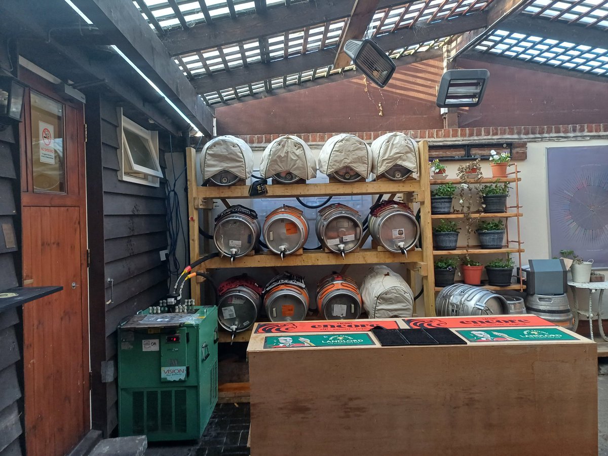 Day 3 of Hertford Easter beer festival and its been great to see so many people new and old enjoying great ale 
19 cask on today plus keg beers 🍻 👌 😎 

#cask #caskale #beer #beerfestival #Hertford