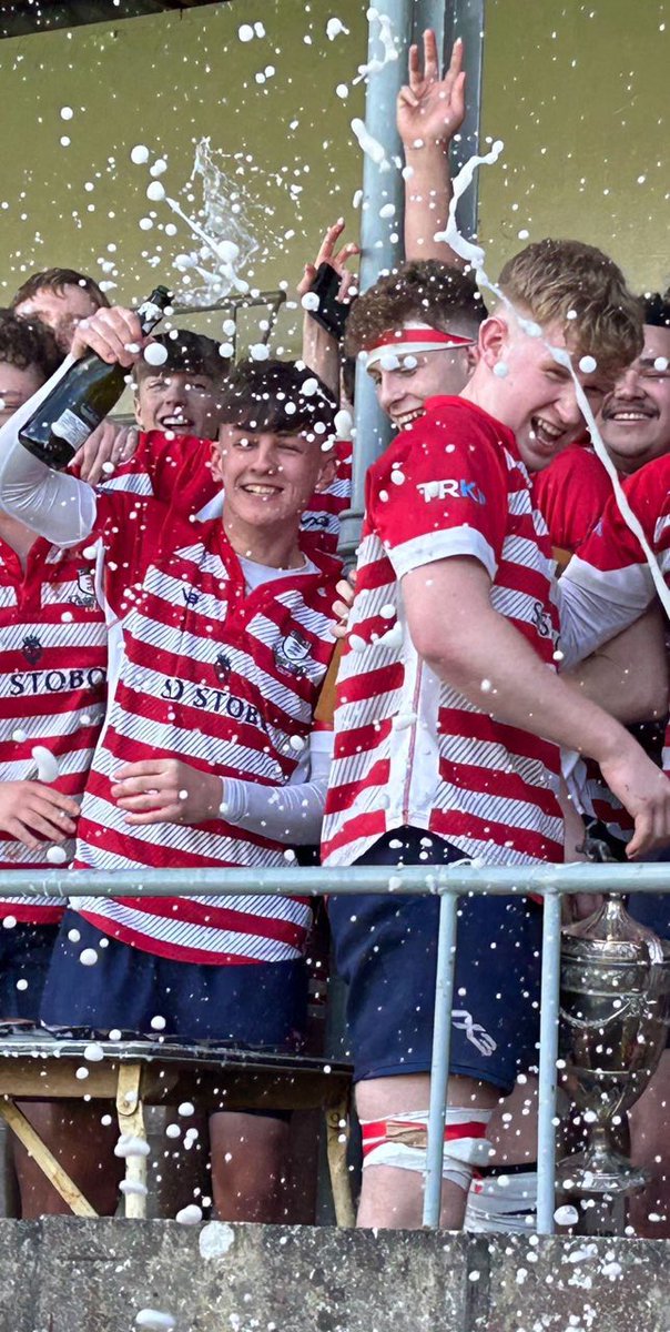 🏆| Let the celebrations begin! A fantastic game of rugby at Hawick with Peebles Colts lifting the Borders Semi Junior League play-off title trophy after beating Kelso Quins this afternoon … Congratulations, boys!