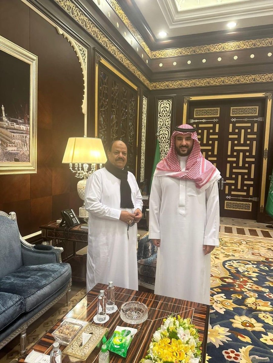 R_A_Al_Meqdad's tweet photo. @drahmedalshami الشيخ #علي_الضبيبي في ضيافة وزير الدفاع السعودي الأمير خالد بن سلمان 
لفته كريمة ورد إعتبار مهم . https://t.co/hFtJNc87jr