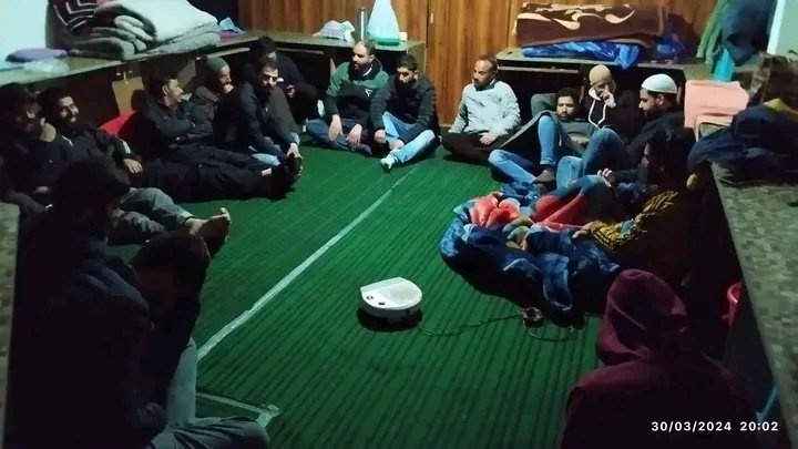 saifali_0123's tweet photo. #kashmiriyat #zindabaad salute to Iqra Library Budgam  for providing accommodations to Almost 30 students from the far flung areas who have their exam centres in the Budgam district or nearby areas...
#ssbexam #Kashmir https://t.co/HbiXnDJUhu