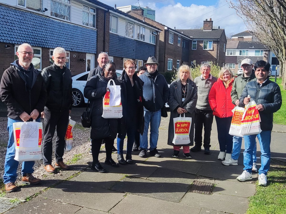 A huge thanks to the wonderful @ErdingtonLabour Team for helping deliver our latest leaflet in Erdington this fabulous morning. 🌞 On 2nd May, let the Tories know their time is up. Elect @RichParkerLab for Mayor & re-elect @SimonFosterPCC for WM Police & Crime Commissioner. 🗳️