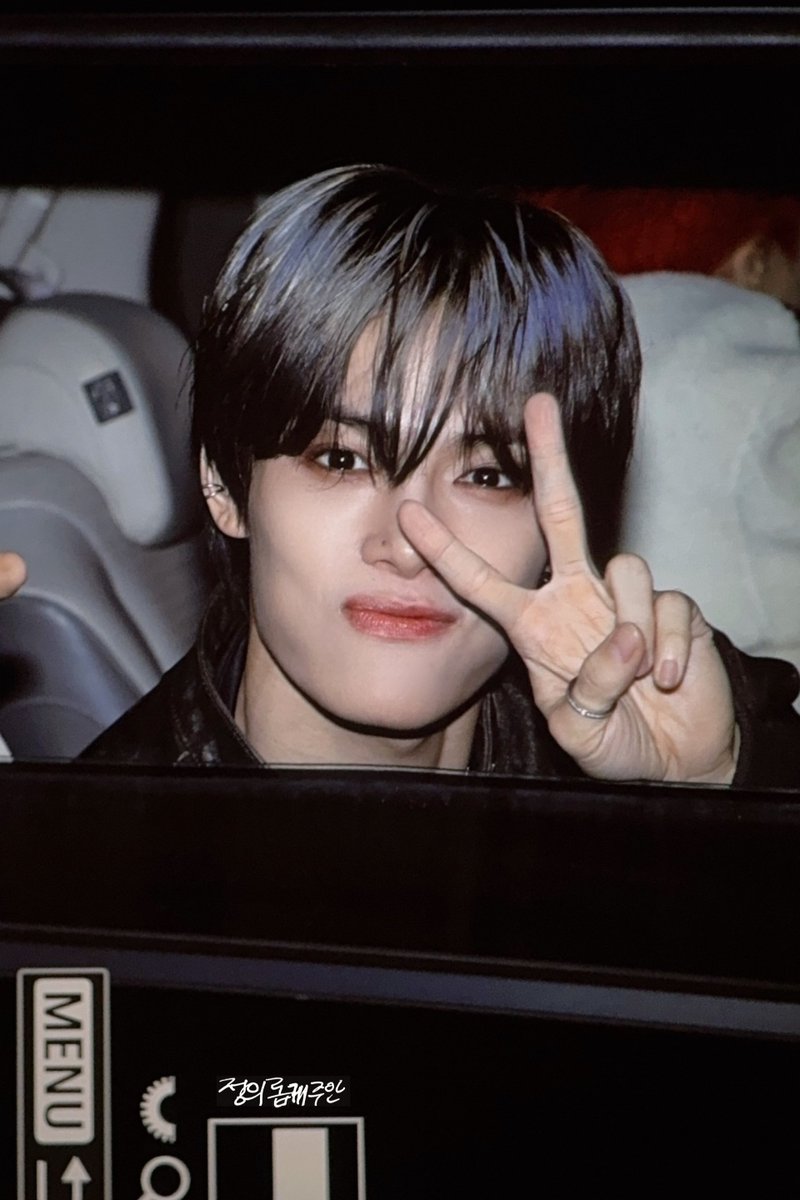 240330 퇴근
<a href="/tan__official_/">TAN_official</a> 

#임주안 #주안 #JOOAN #ジュアン #티에이엔 #TAN #정의롭게주안