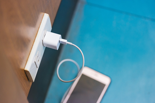 Eskom_SA's tweet photo. Don’t leave your appliances on standby mode, as they still use up to 15% of their operating power. Rather switch them off at the plug point and do not forget to unplug your cell phone charger after your phone has charged or it will continue to draw power.

#energyeffeciency https://t.co/RVRmfw1Cg7