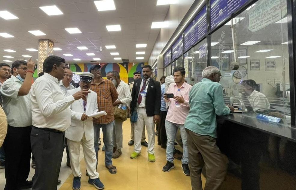 Conducted a thorough inspection of passenger amenities at Solapur Railway Station, including Booking Office, Enquiry Office, ATVM operations, Stalls, and overall cleanliness etc.