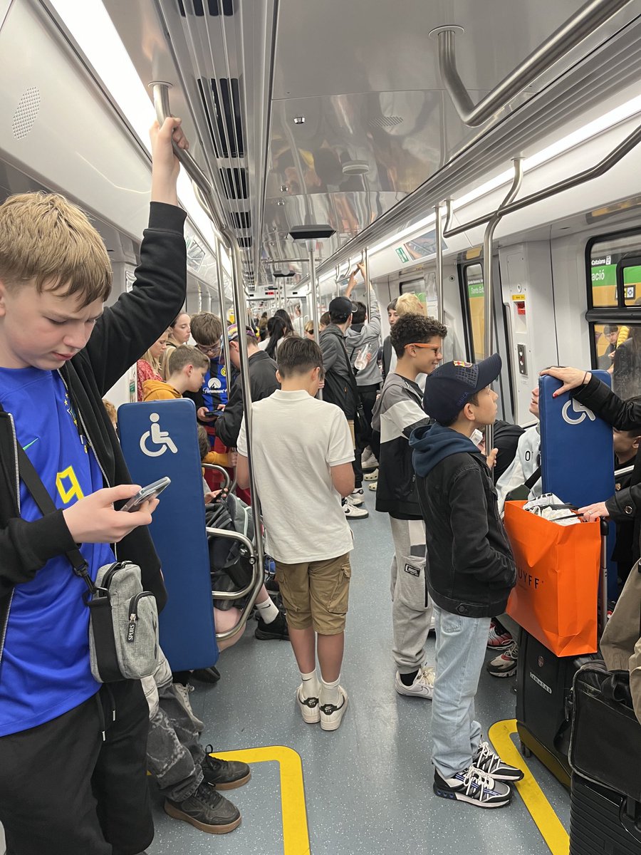 Getting about the city as if we were locals. On our way to the football stadium and museum! 🚇🥅⚽️🏆🏟️