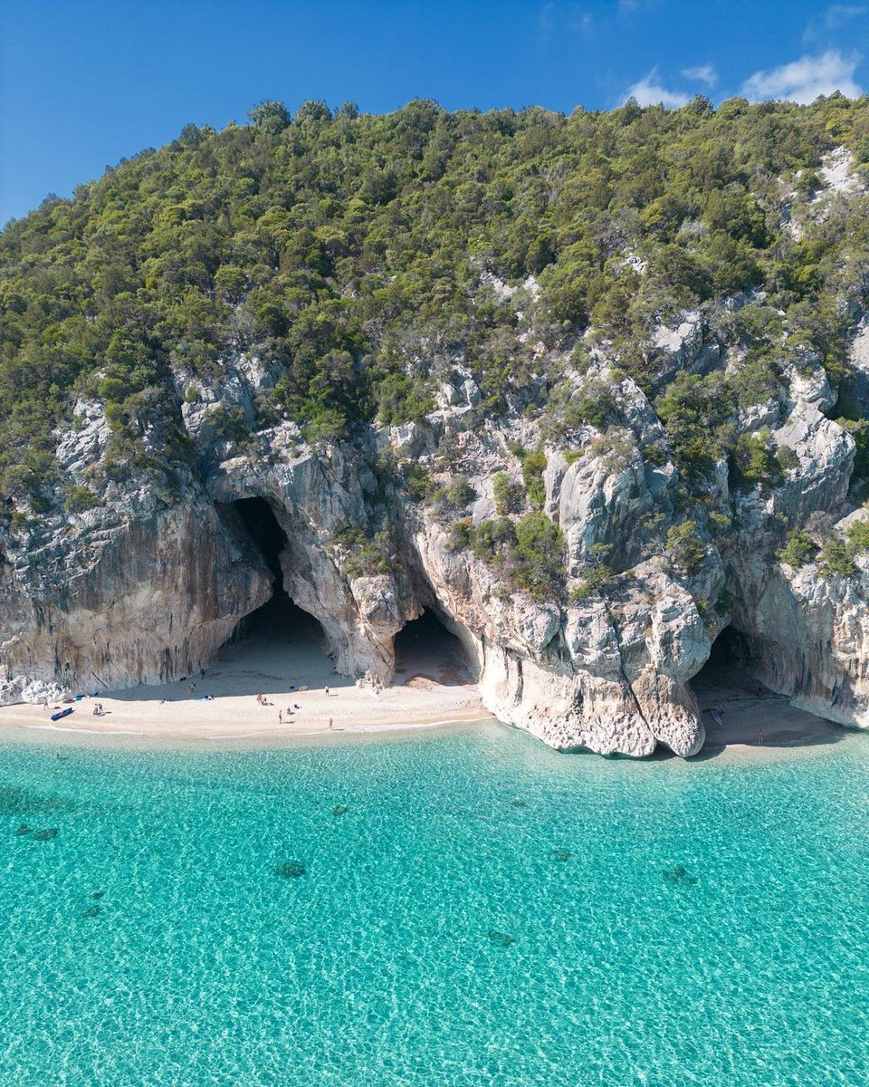 #CaleLuna is one of the wonders of the Gulf of Orosei. A great spot for locals and visitors alike, the rock faces protect and frame the cove, dotted with shady, spacious natural caves that offer shelter from the sun. #ThisIsLiving 📷: @aleguidi3