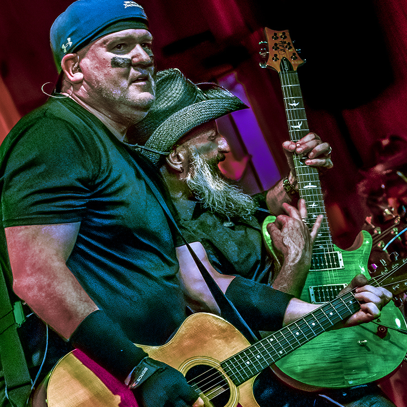 DarylsHouseClub's tweet photo. Sharing fantastic pics of The Mighty Ploughboys show at Daryl's House Club! Thank you Stuart Berg! #themightyploughboys #stuartberg #darylshouseclub https://t.co/5zHriBKMKQ