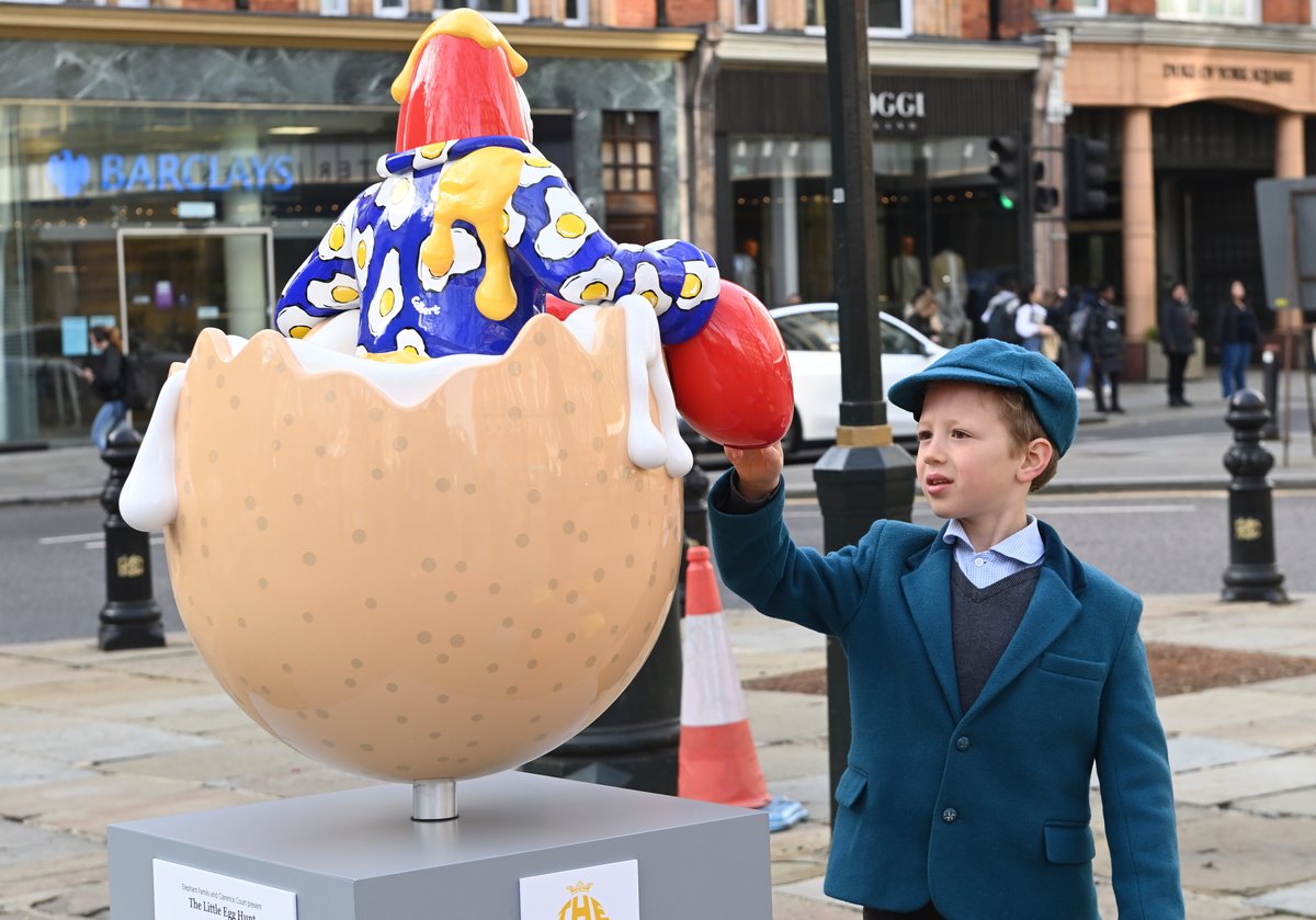 🐰🥚 #Easter is just around the corner! 🌷 Don't miss out on the Little Egg Hunt, presented by @ClarenceCourt - until April 15. Gather your family and friends to discover 12 giant eggs scattered across #Chelsea. 🐣 Support vital conservation work while creating memories.