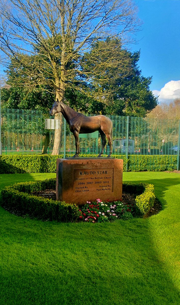 A lovely day @haydockraces and an easy win for Duke Of Deception for @G_G_Racing Well done team,