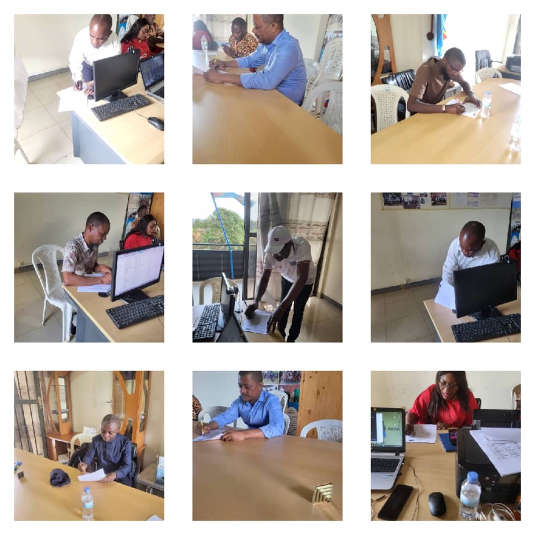 #Diaspora_Congolaise_Rwanda
❗️ELECTIONS
Ce 30/03/2024, à tour de rôle, chaque membre remplit son bulletin de vote pour élire la nouvelle équipe dirigeante.

Les résultats ce soir après dépouillement.

Merci à tous les compatriotes présents et à ceux qui ont voté par procuration.