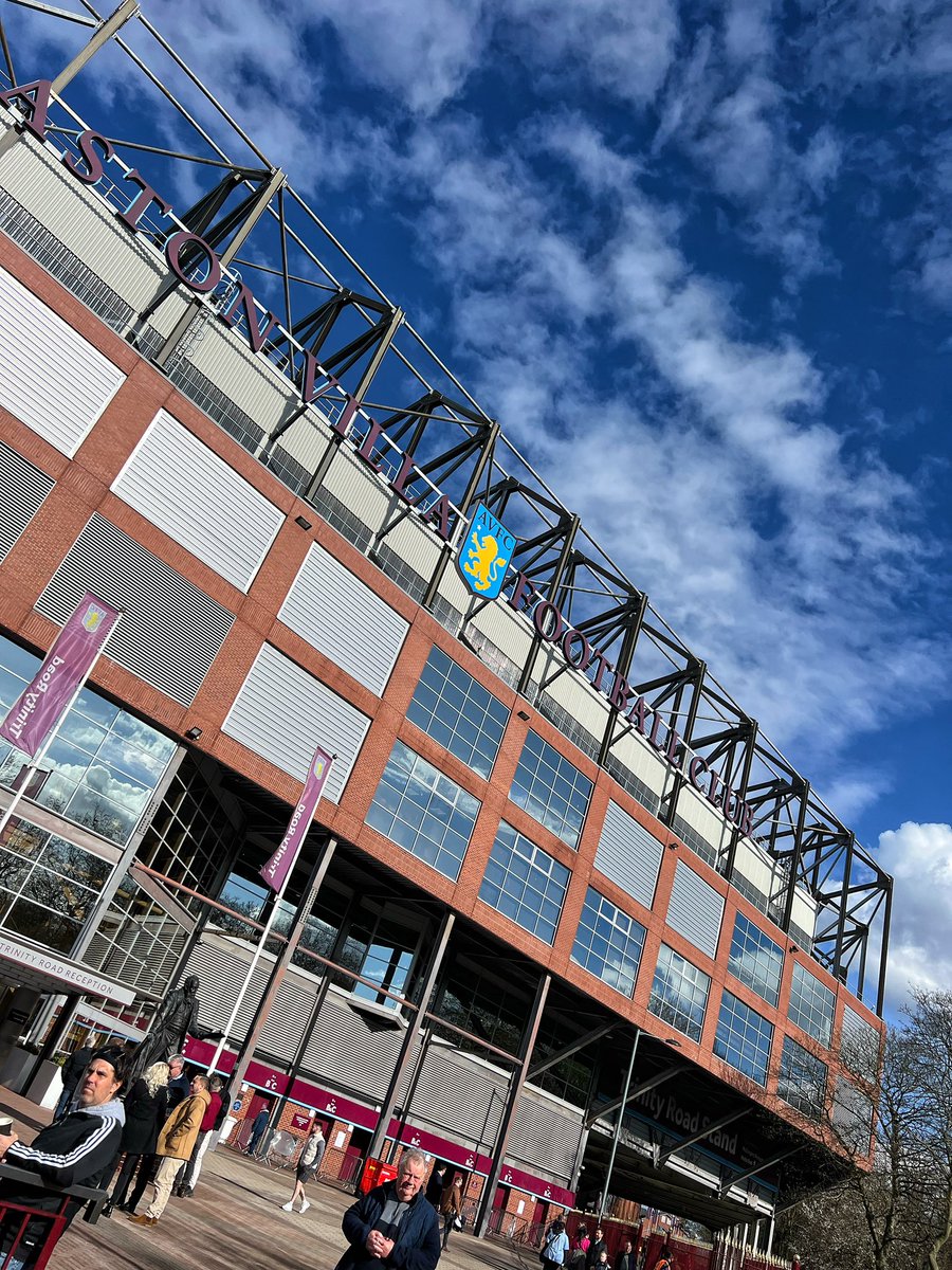 I’m @AVFCOfficial vs @Wolves for @talkSPORT this afternoon under blue skies. 9 game audition for Ollie Watkins to impress Gareth Southgate over Ivan Toney? His 22 this season are only just behind Benteke’s 23, Ángel’s 23 & Dwight Yorke’s 25 in all competitions (Prem era)