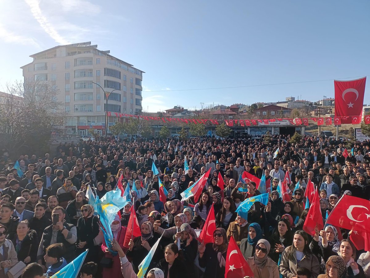 Toplumun her kesimini her bireyini kucaklayan projelerimizle yediden yetmişe hizmet sunacağımız ve gerek engelsiz yaşam için, emeklilerimiz için, kadınlarımız için, gençlerimiz için birçok yeni tesisin yapımına başlarken beraberinde dev projelerimizi hayata geçirerek istihdam