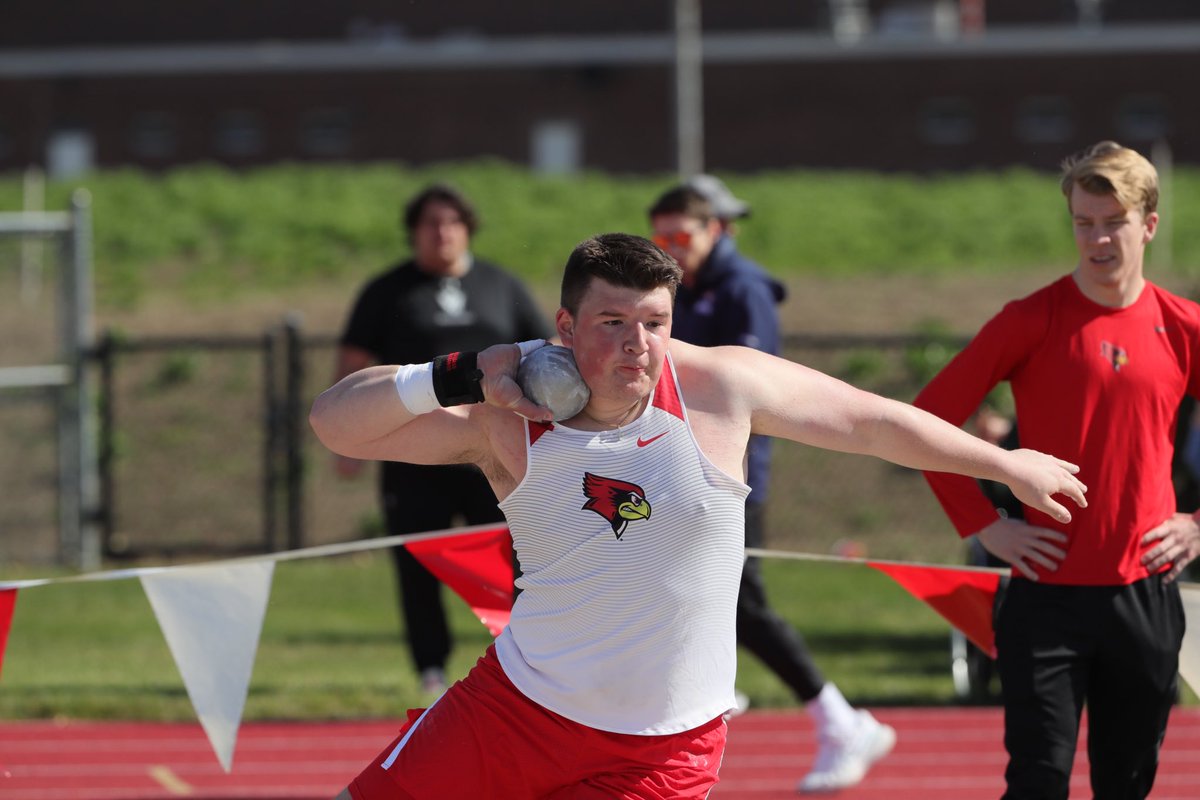 🚨PR Alert🚨 

Freshman Garrett Taylor takes 3rd in the shot put with a new personal-best throw of 16.65m (54-7.50)!