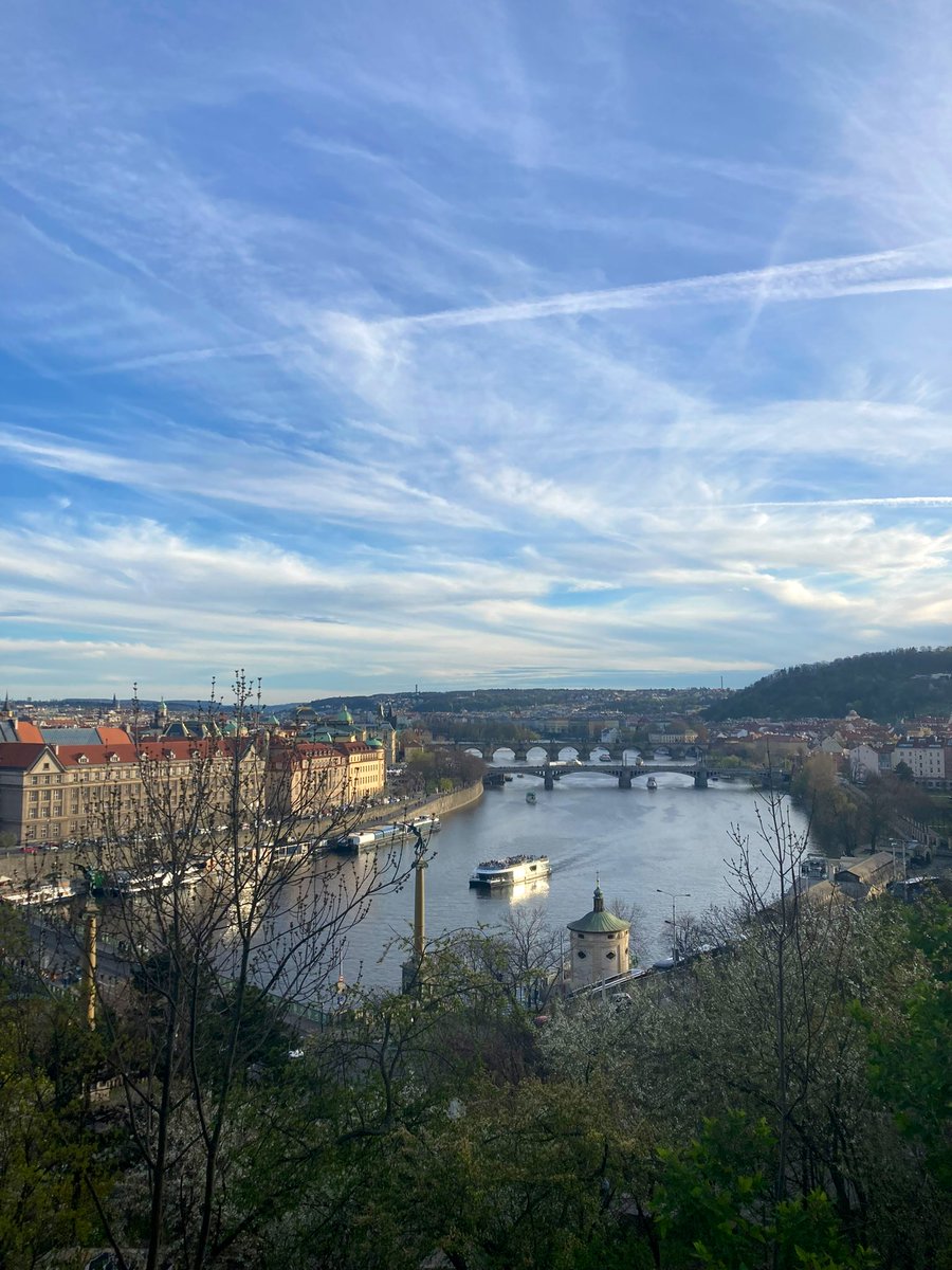 notatherdesk's tweet photo. Always good to be back in this beautiful city! 🙌🏼☀️🍻 #Praha https://t.co/X01bqveDwY