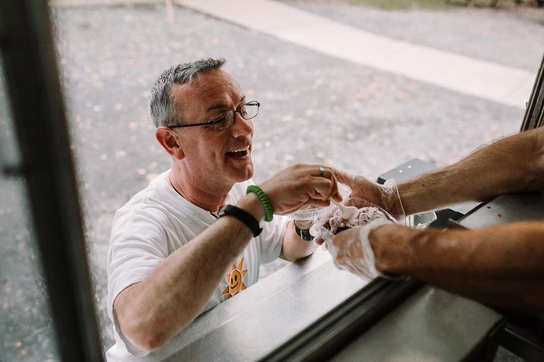 🍪✨ Hosting an event? Let us sweeten the occasion with our scrumptious treats! 🥛🎉 Plan the ultimate cookies & ice cream experience. 🍪🥛 Tap here to connect with us: captaincookiedc.com/catering-event… 📸: @barbaraophotography