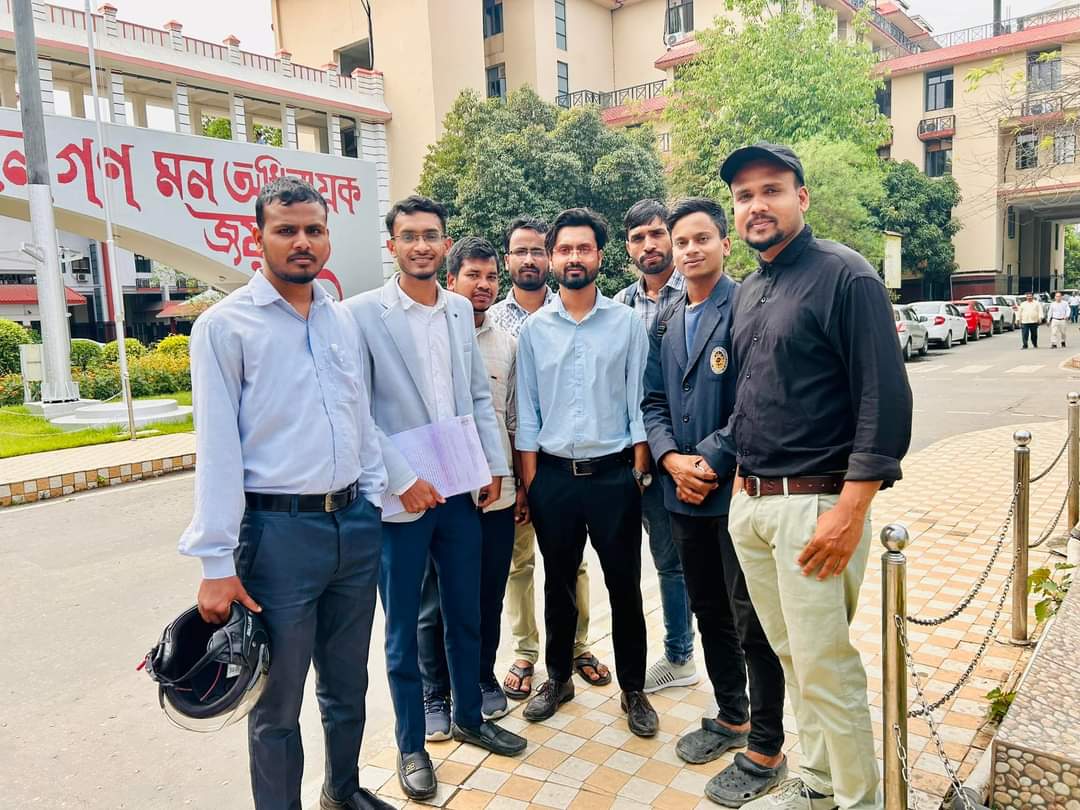 DrMRonFIRE's tweet photo. I'm told that the secretary, H&FW @mygovassam has given a very patient hearing to all the issues raised by the representatives of the registration deprived pharmacy students including the 𝐀𝐑𝐏𝐔 𝐏𝐫𝐞𝐬𝐢𝐝𝐞𝐧𝐭.

The meeting was attended by the 𝐑𝐞𝐠𝐢𝐬𝐭𝐫𝐚𝐫, 𝐀𝐬𝐬𝐚𝐦 𝐏𝐡𝐚𝐫𝐦𝐚𝐜𝐲 𝐂𝐨𝐮𝐧𝐜𝐢𝐥, Deputy Director of Pharmacy & other concerned top officials. 𝐑𝐨𝐝𝐚𝐥𝐢 𝐃𝐚𝐬, @Tazimol_islam etc represented the students group.

The secretary has assured them that appropriate policies will be formulated which will very much be "student-friendly" in nature. Hope #Justice4PharmacyStudentsOfAssam become a reality by fulfilling all their legitimate demands.