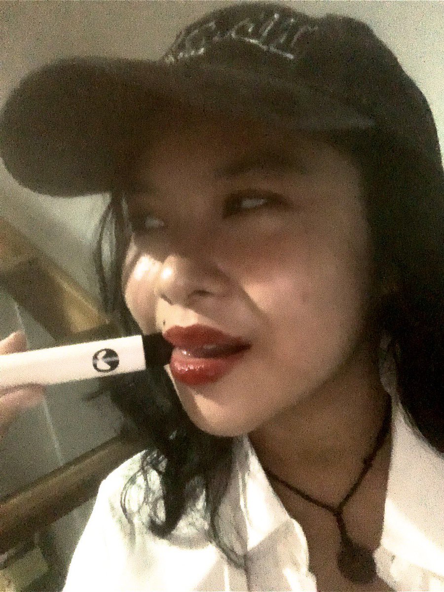 nyebatologi's tweet photo. me n my fav album https://t.co/cegClUZNH1