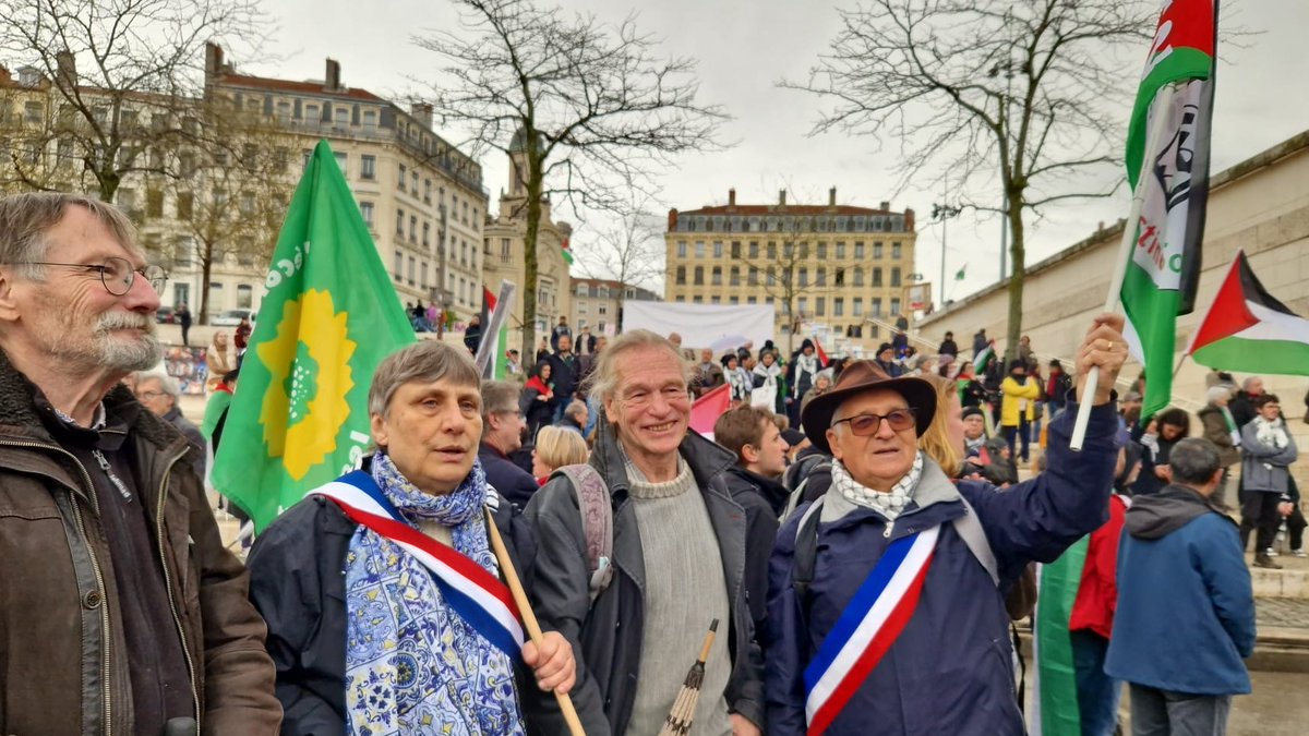 1️⃣ Aujourd’hui je suis présente à la commémoration de la #JournéeDeLaTerre. Cette journée symbolise l’attachement du peuple palestinien à sa terre et la lutte contre le crime de colonisation et le vol des terres palestiniennes 🇵🇸