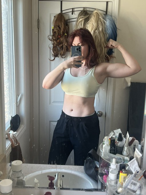 Bathroom lighting was popping off this morning. https://t.co/SAkBM8geHc