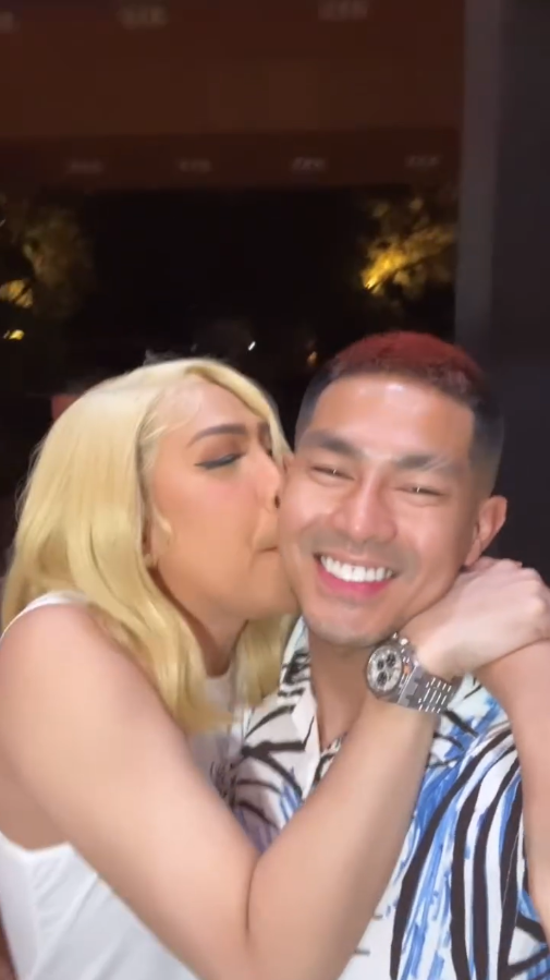 ViFeelings's tweet photo. yes si ion nga panalo yes hahahah so cute!!

VICE 48 and Left No Crumbs 
#48VGfulYears | #ViceGanda https://t.co/f7Ry9rRT0i