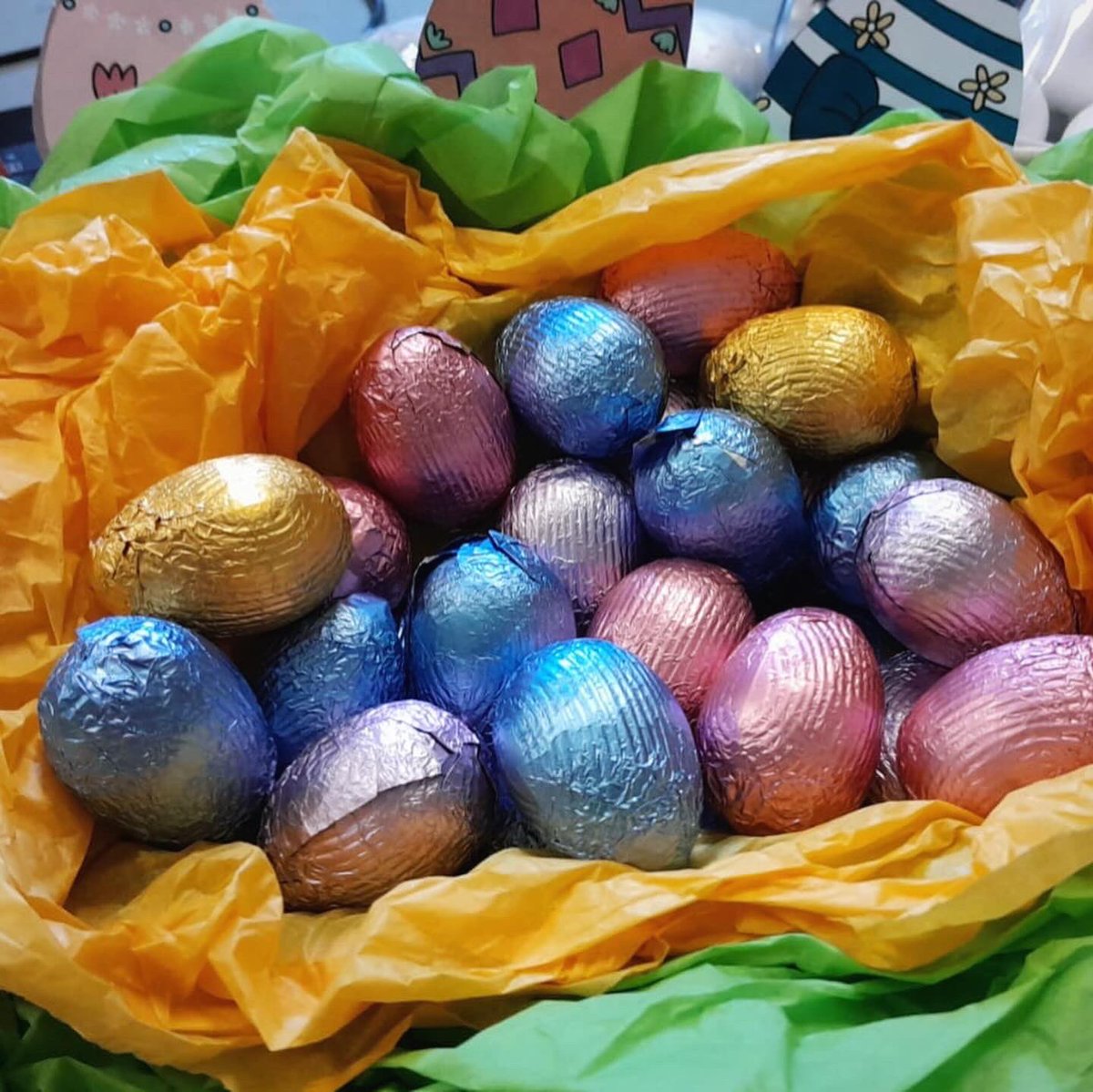 We had a fantastic time at #LibraryFunClub at #CharltonLibrary today! 🎨 We celebrated #Easter by decorating eggs + spoons for a race and receiving some sweet treats! 🐣 Join us on Saturdays at 10:30-11:30am for more #CraftingFun, make friends and borrow books 📚 #LoveYourLibrary