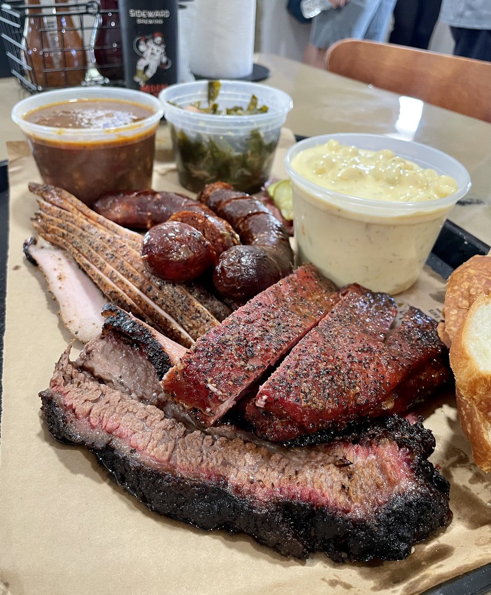 Smokemade Meats in Orlando only in soft opening but their Mac & Cheese, Collard Greens and Pinto Beans all destined for the @TampaBayTre Hall of Fame. That brisket ain’t no joke either. #threesidesminimum