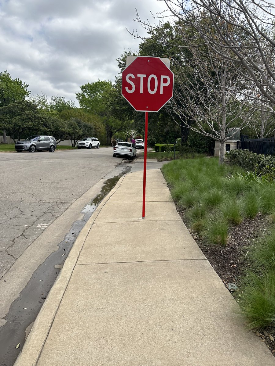 Love kiddos hunting Easter eggs in the park, but 🛑 signs in the middle of sidewalks, not so much