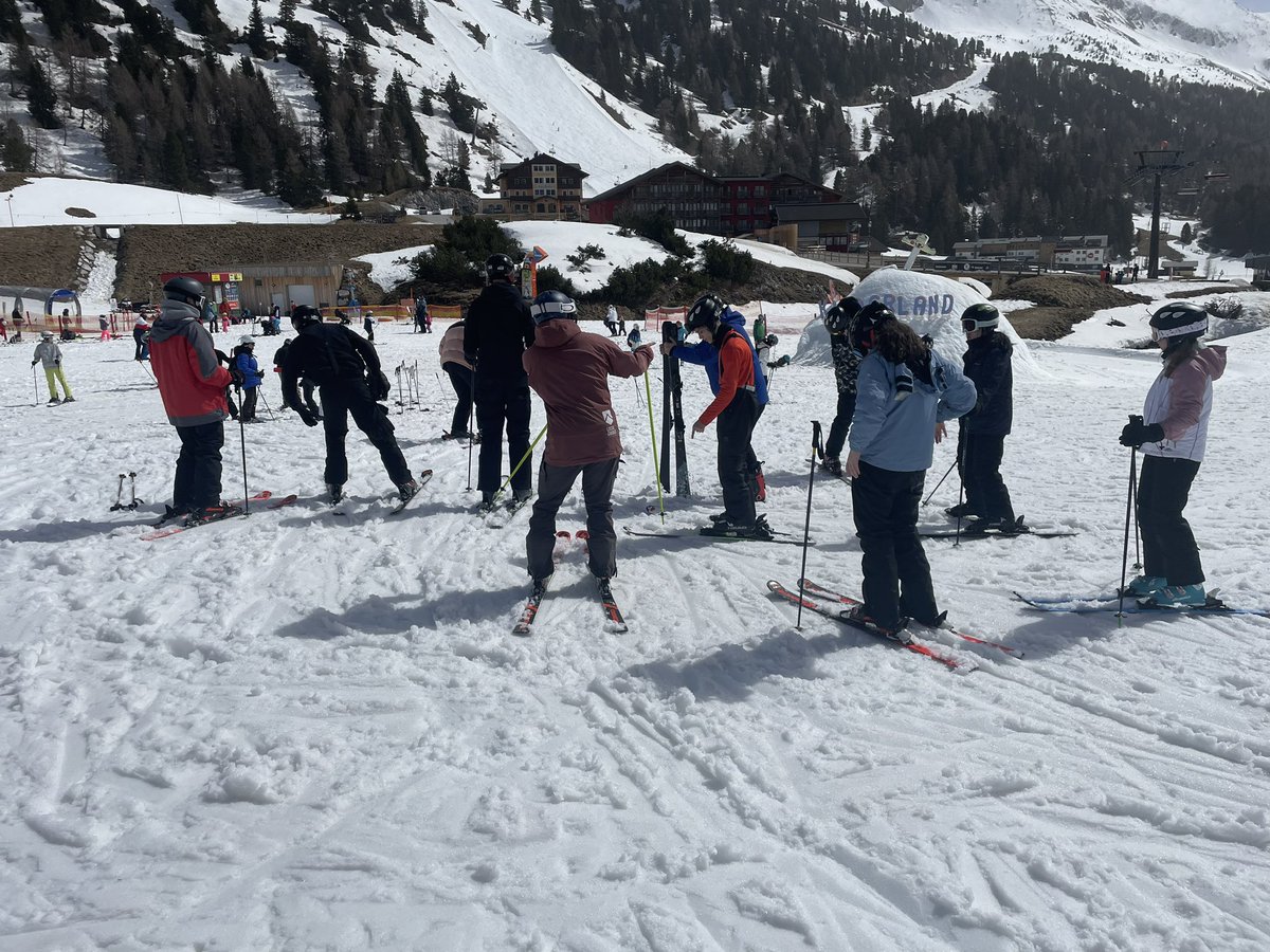 Some of our beginners getting into the technical aspect this morning! All progressing really well and excited for day 2 on the slopes. Pizza night tonight to refuel 🍕🍕