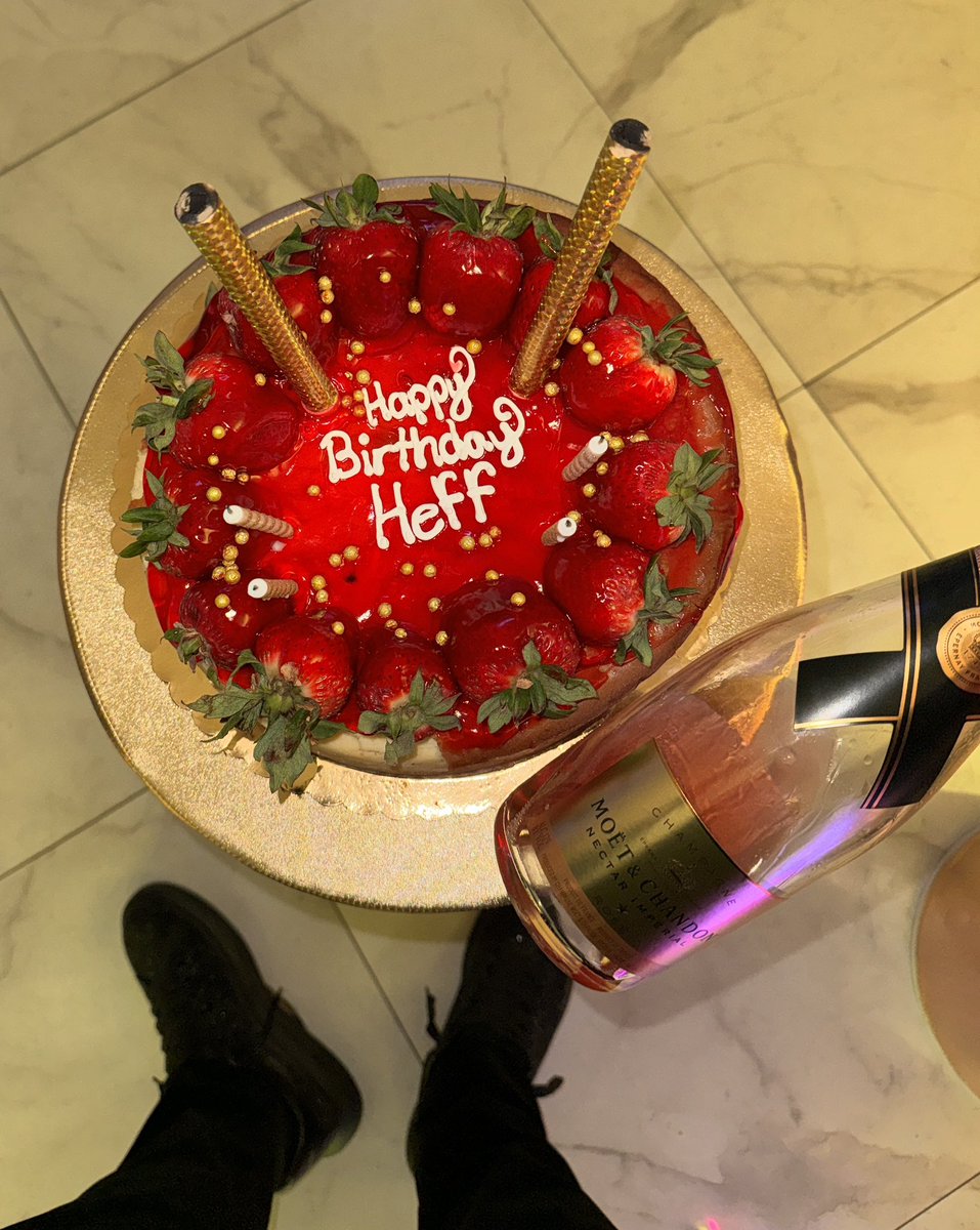 Hefsquire's tweet image. As I take this #VICTORYLAP #CHAPTER43 is officially open!!! The older we become, the  goal is to also be wiser. We must all find our purpose in life, serve the 1 above and with that being said I want to say I’m thankful to all of those who rock with me. ITS MY #BIRTHDAY B*TCH!!!