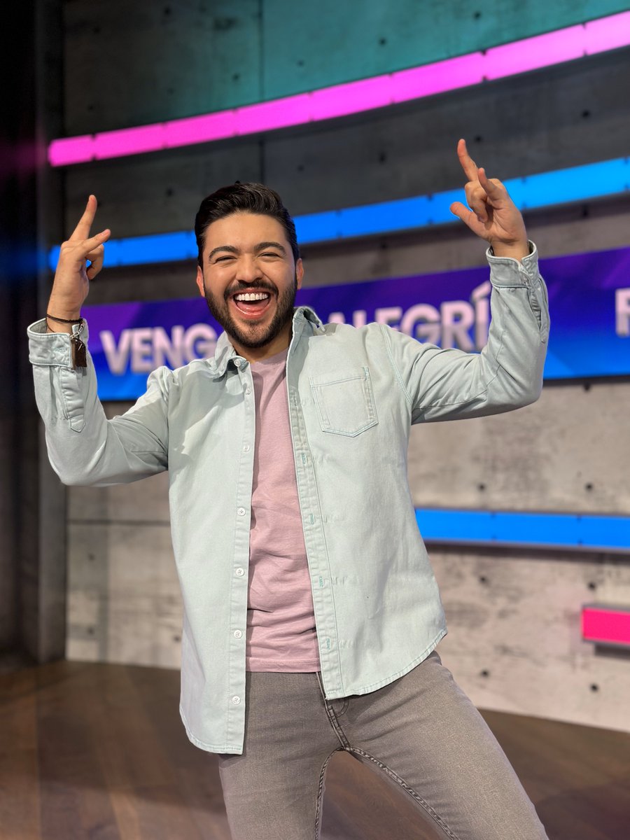 VengaLaAlegria's tweet photo. Alann Mora es el responsable de tantas risas durante el programa 😆, sus ocurrencias nos hacen la mañana.  #VLAFinDeSemana #ConFeYEsperanza 💜 https://t.co/y1v28m2r8e
